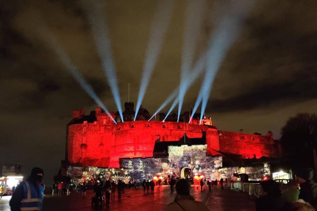 Royal Mile Apt, Just 1 Min From Edinburgh Castle! Extérieur photo